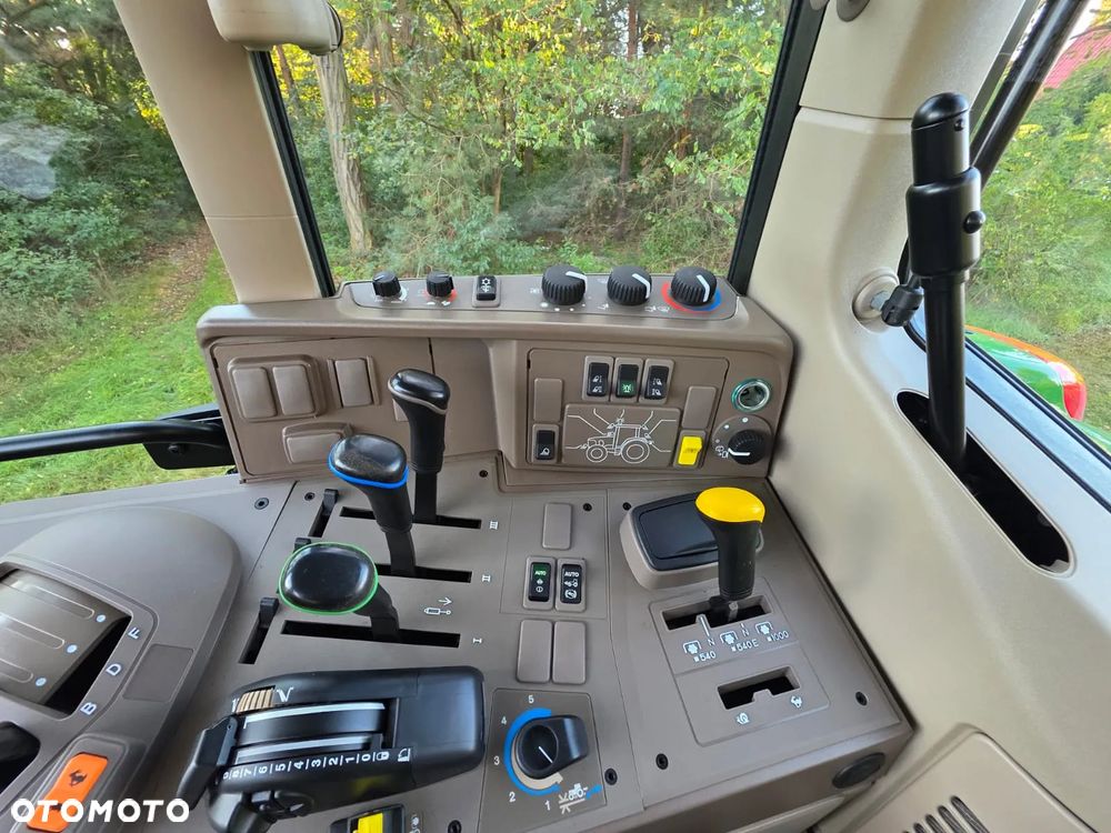 John Deere 6120M - 17