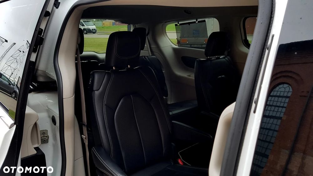 Chrysler Pacifica - 35