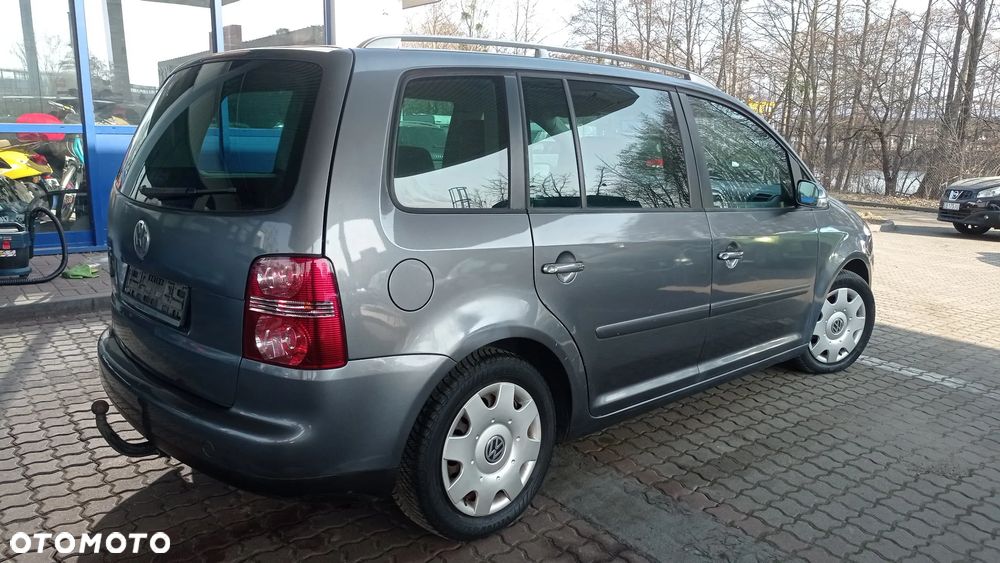 Volkswagen Touran 1.6 FSI Trendline - 15