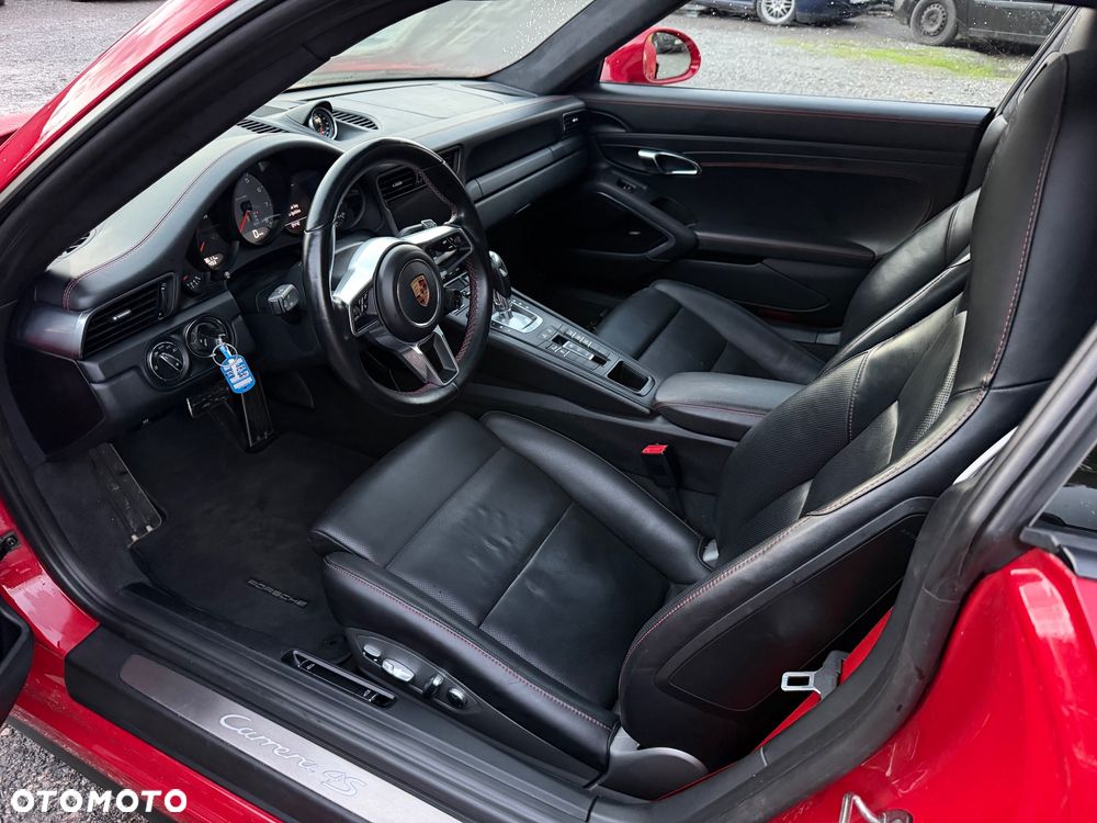 Porsche 911 Carrera 4S PDK - 32