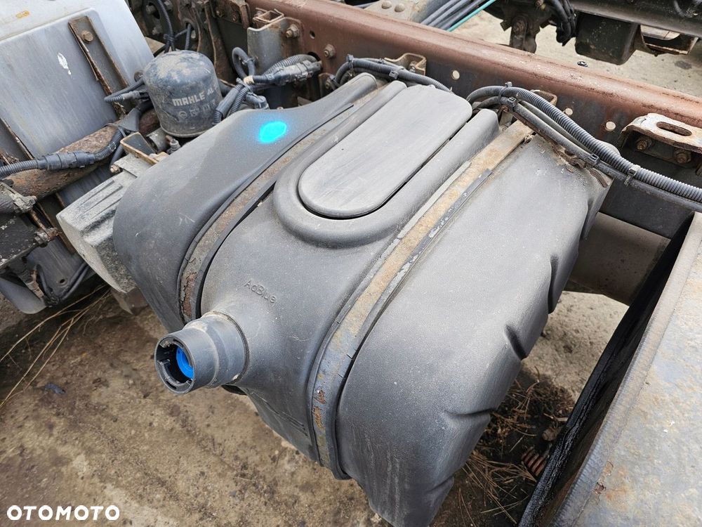 ZBIORNIK ZBIORNICZEK PŁYNU ADBLUE PŁYWAK SMOK DAF LF 45 55 - 2