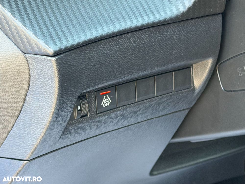 Peugeot 208 1.2 L PureTech STT EAT8 Allure - 10