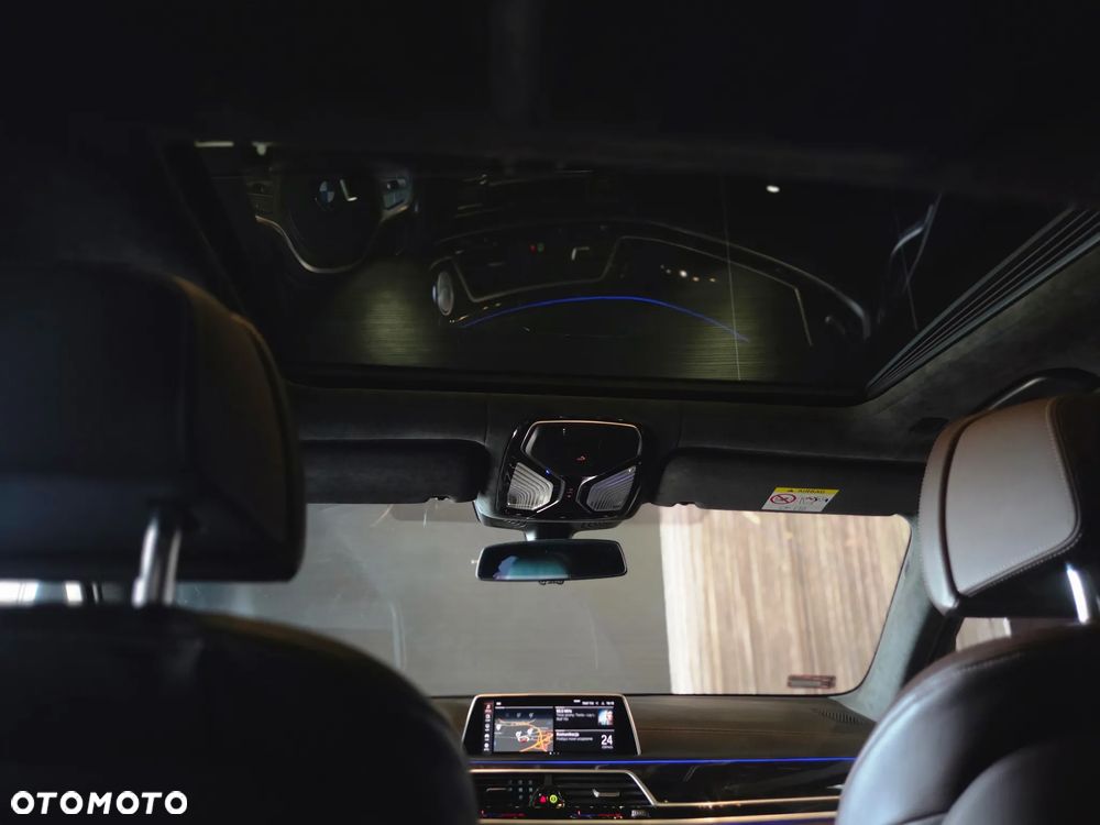 BMW Seria 7 750i xDrive sport - 23