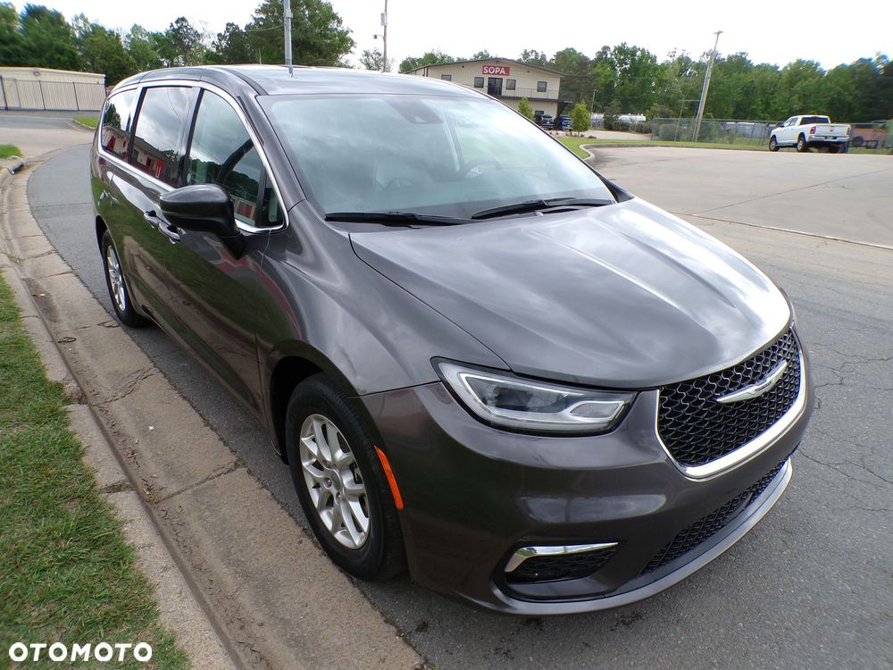 Chrysler Pacifica - 4