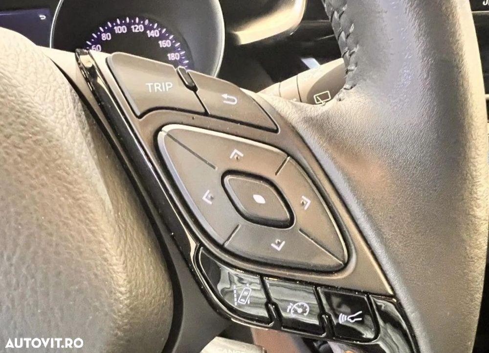 Toyota C-HR 2.0 HSD 184 CP 4x2 CVT Classy Bi-Tone - 12