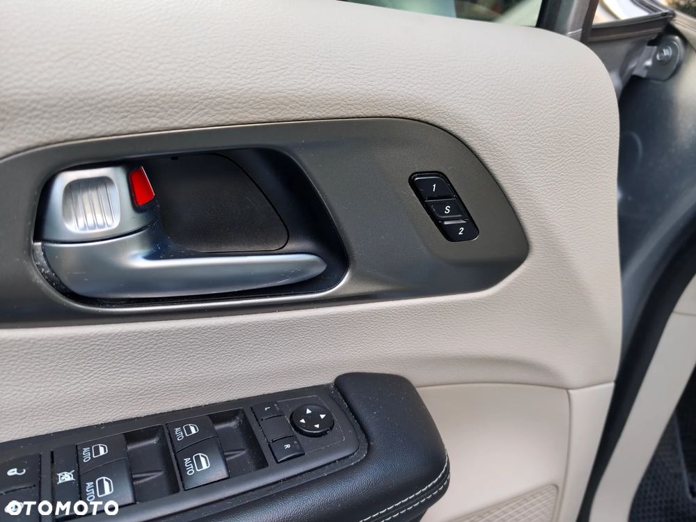 Chrysler Pacifica - 13