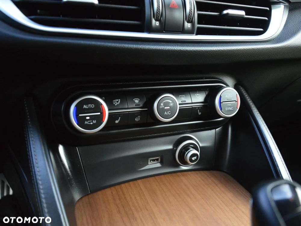 Alfa Romeo Stelvio 2.0 Turbo 16V AT8-Q4 Lusso Ti - 33
