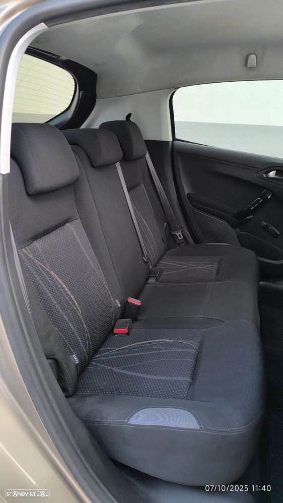 Peugeot 208 1.4 HDi SE Style - 41