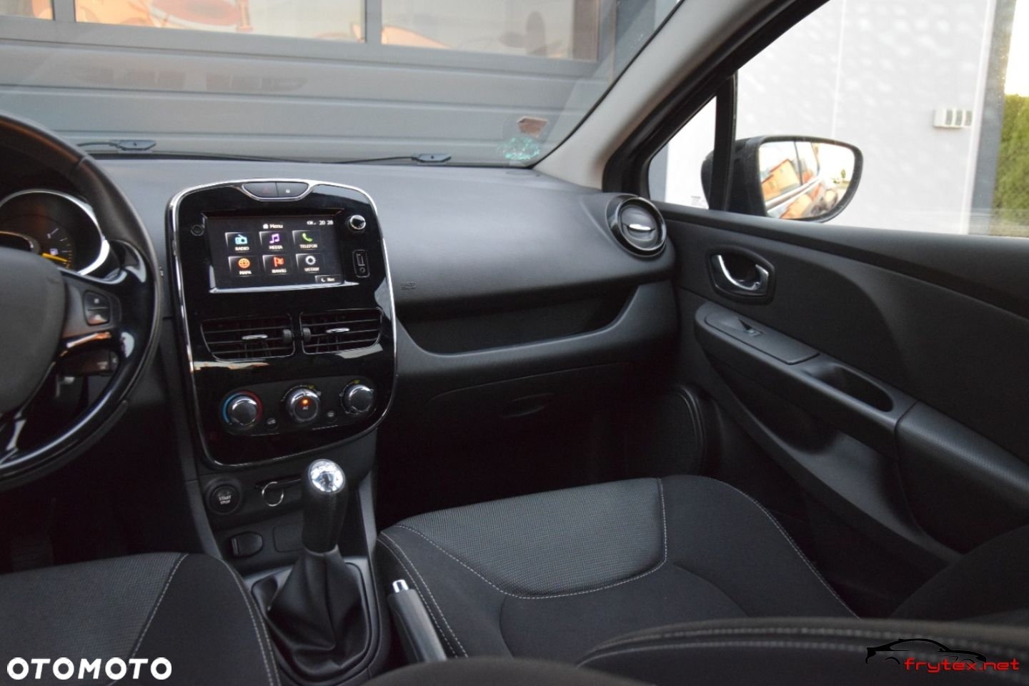 Renault Clio - 24