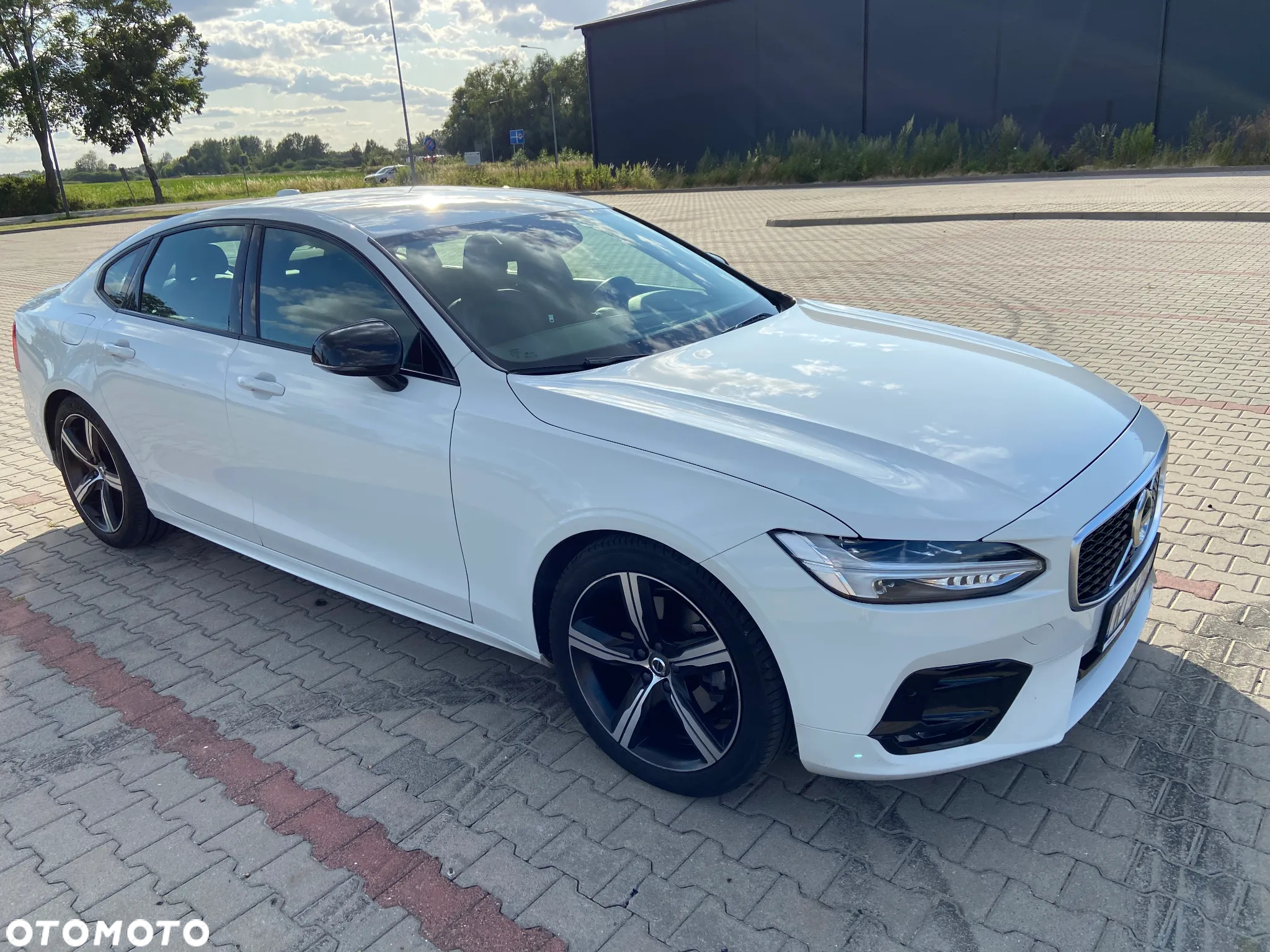 Volvo S90 D4 R-Design - 3