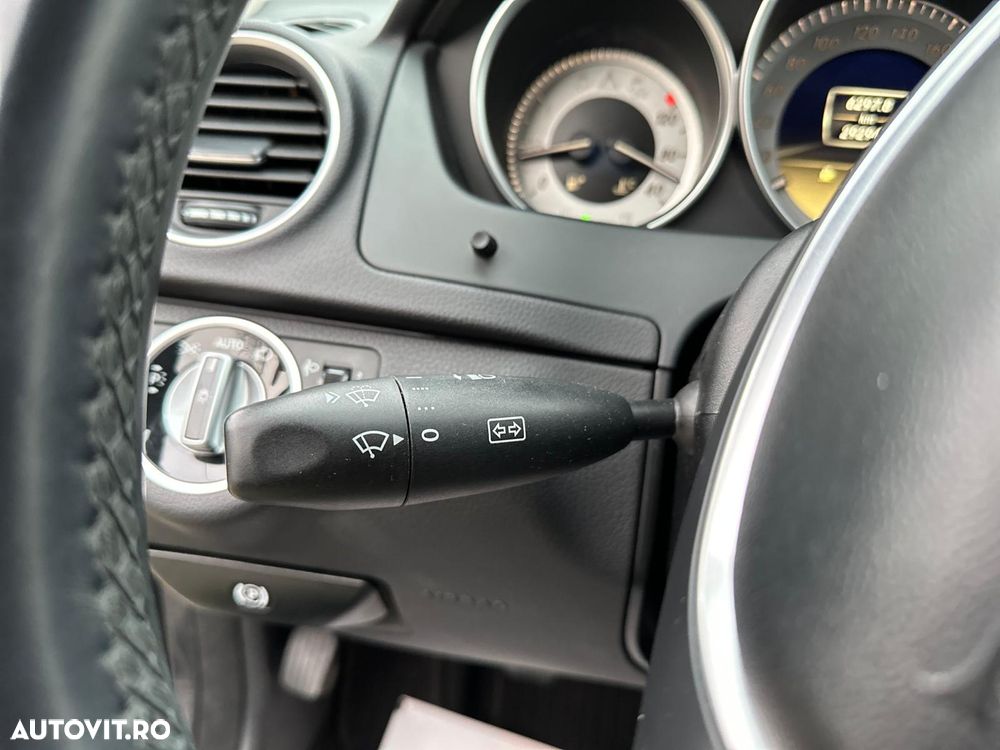 Mercedes-Benz C 180 CGI BlueEFFICIENCY - 38