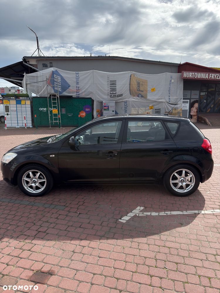 Kia Ceed - 8