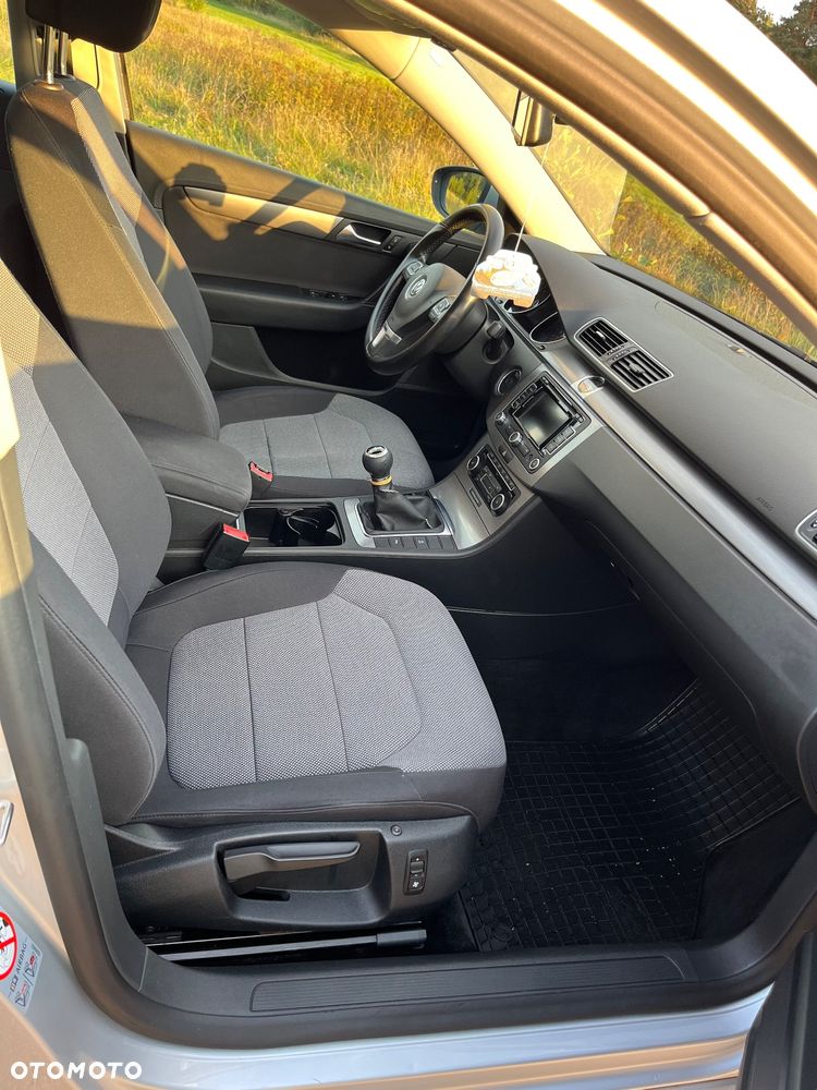 Volkswagen Passat 1.6 TDI Comfortline - 11