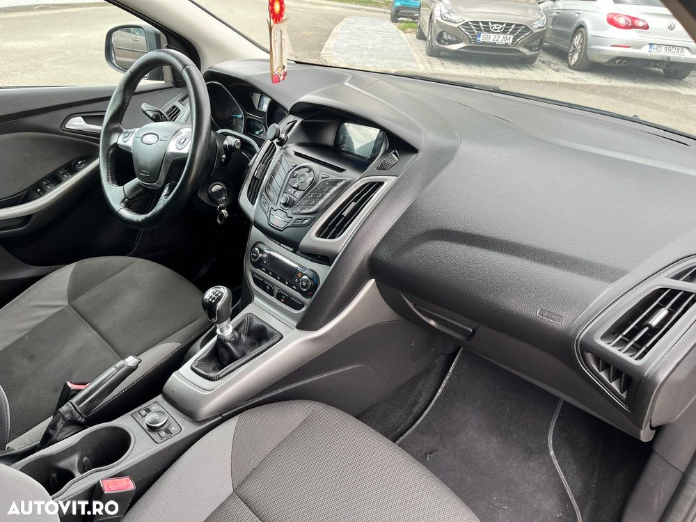 FORD Focus 2013 — imagine 5