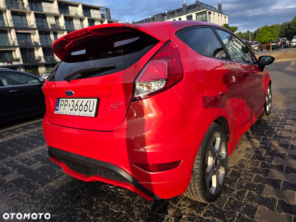 Ford Fiesta 1.6 EcoBoost ST - 9