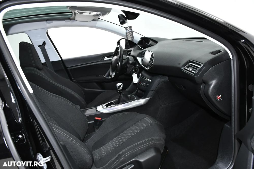 Peugeot 308 1.2 e-THP STT Allure - 14