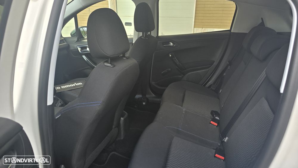 Peugeot 208 1.5 BlueHDi Signature - 18