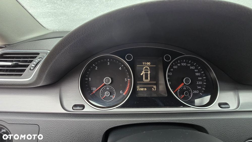 Volkswagen Passat - 2