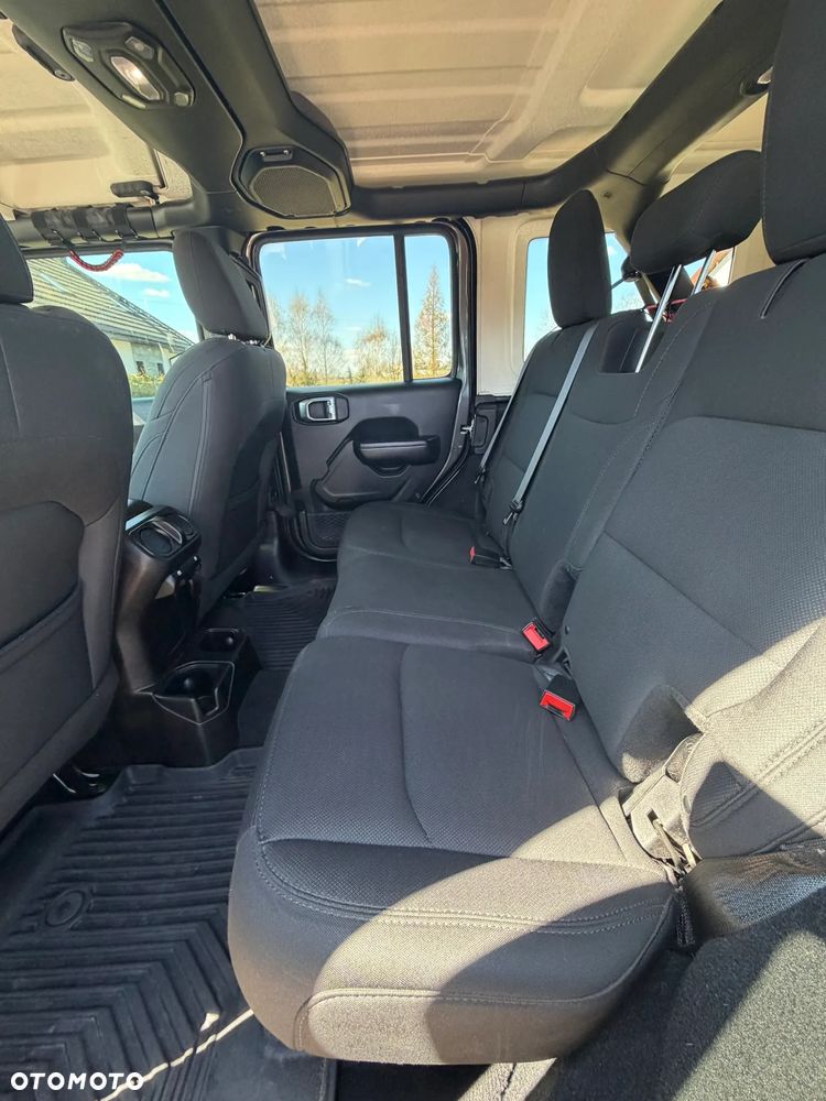 Jeep Wrangler - 18