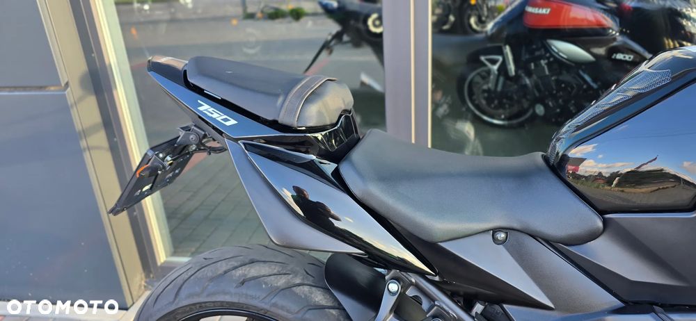 Suzuki GSR - 17