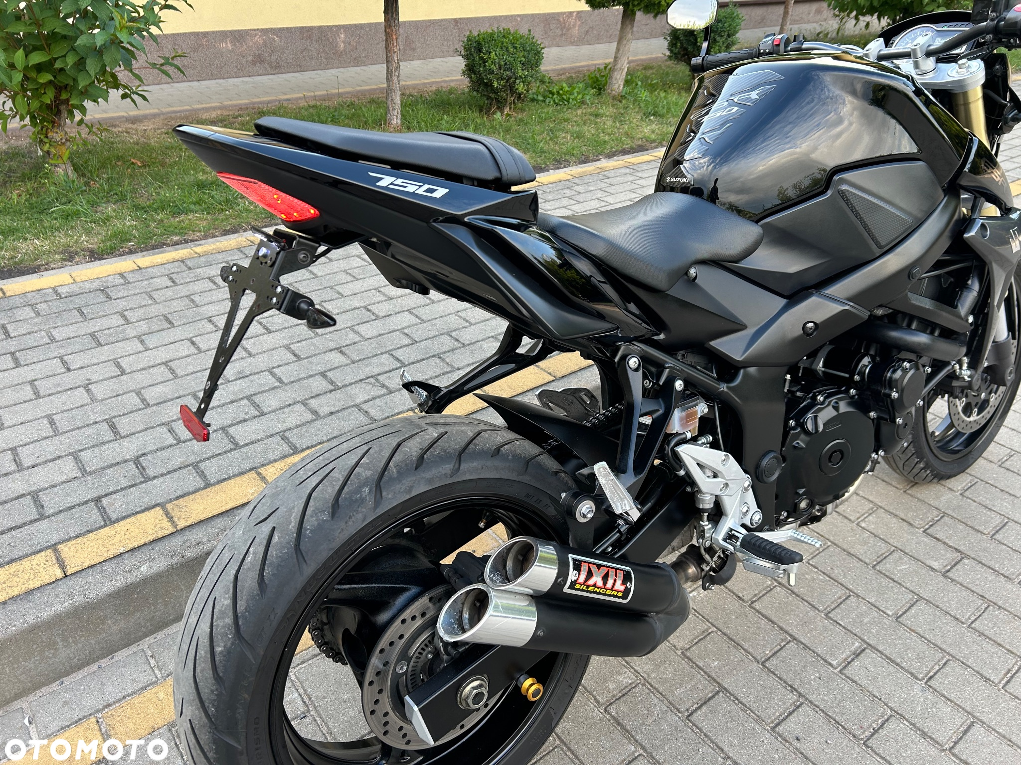 Suzuki GSR - 18
