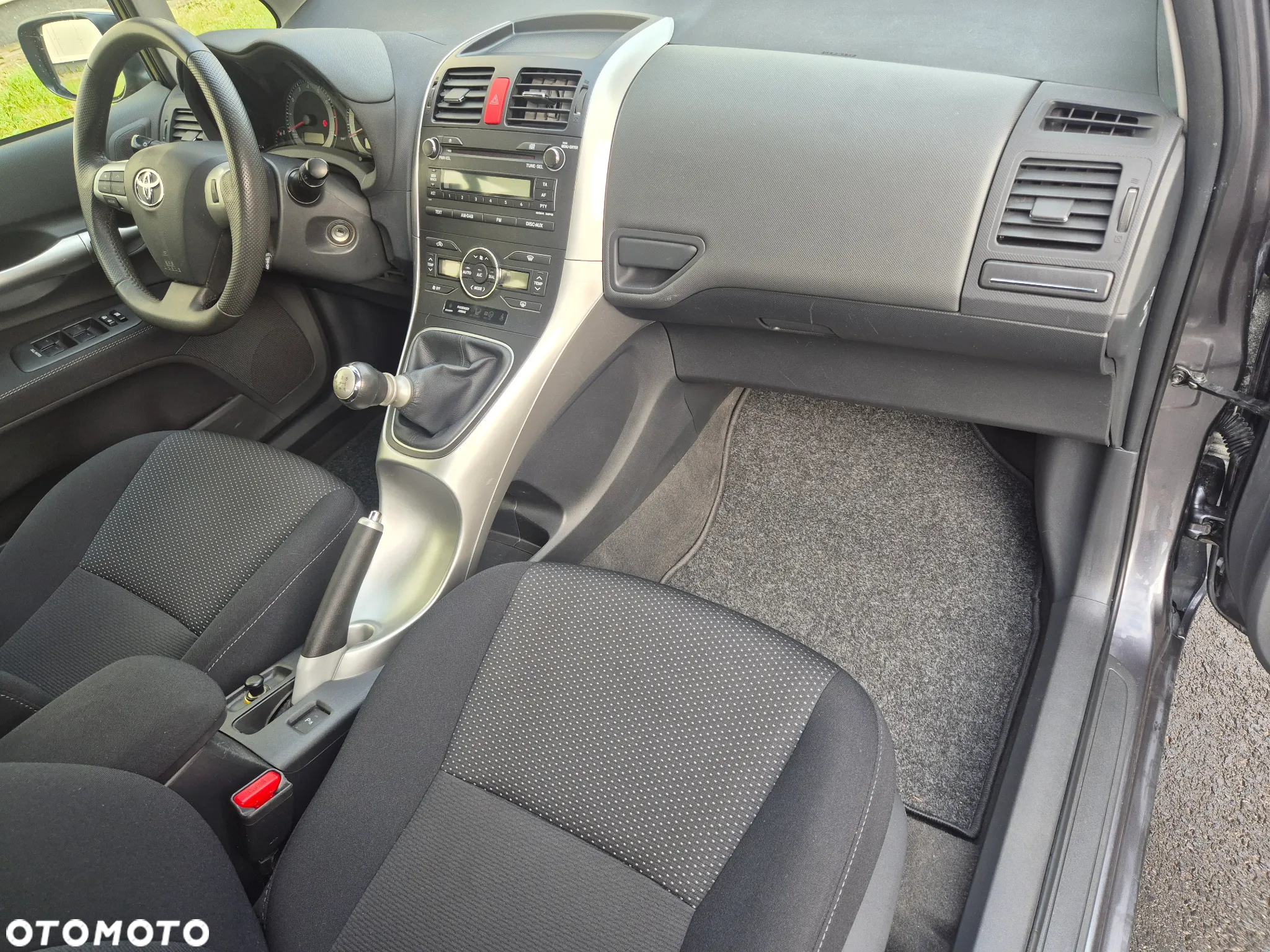 Toyota Auris 1.6 Executive - 12