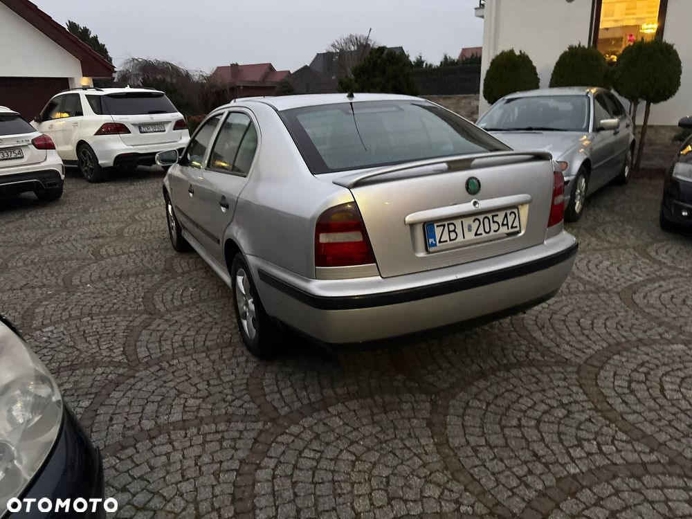 Skoda Octavia 1.6 GLX - 5