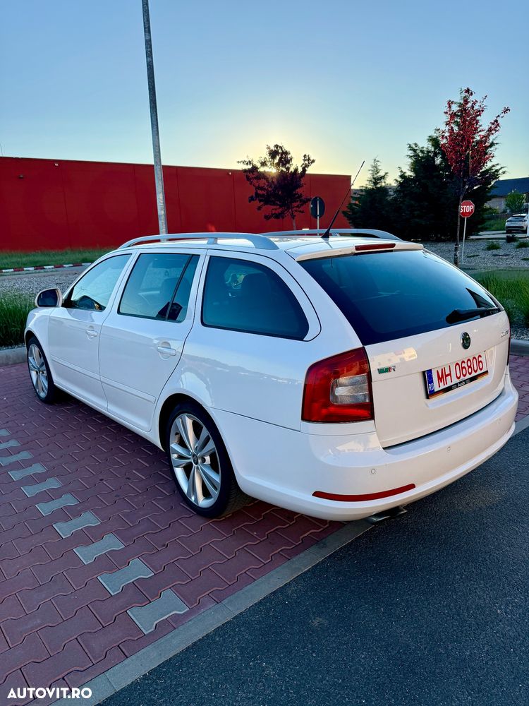 Skoda Octavia 2.0 TDI CR DPF DSG RS - 20