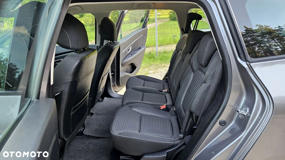 Renault Grand Scenic - 32