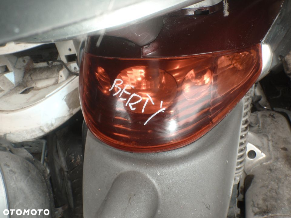 czasza  piaggio beverly 500 Posiadam prawie wszystkie części do tego modelu - 3