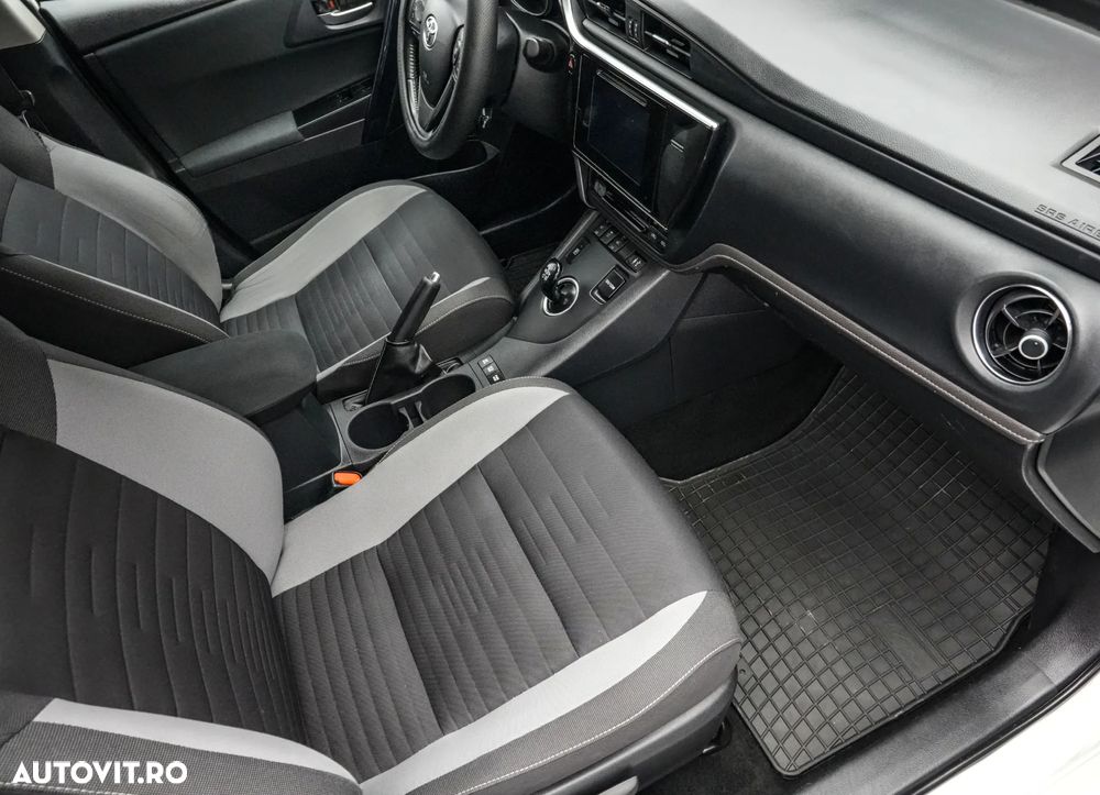 Toyota Auris 1.8 L VVT-i Sol + - 14