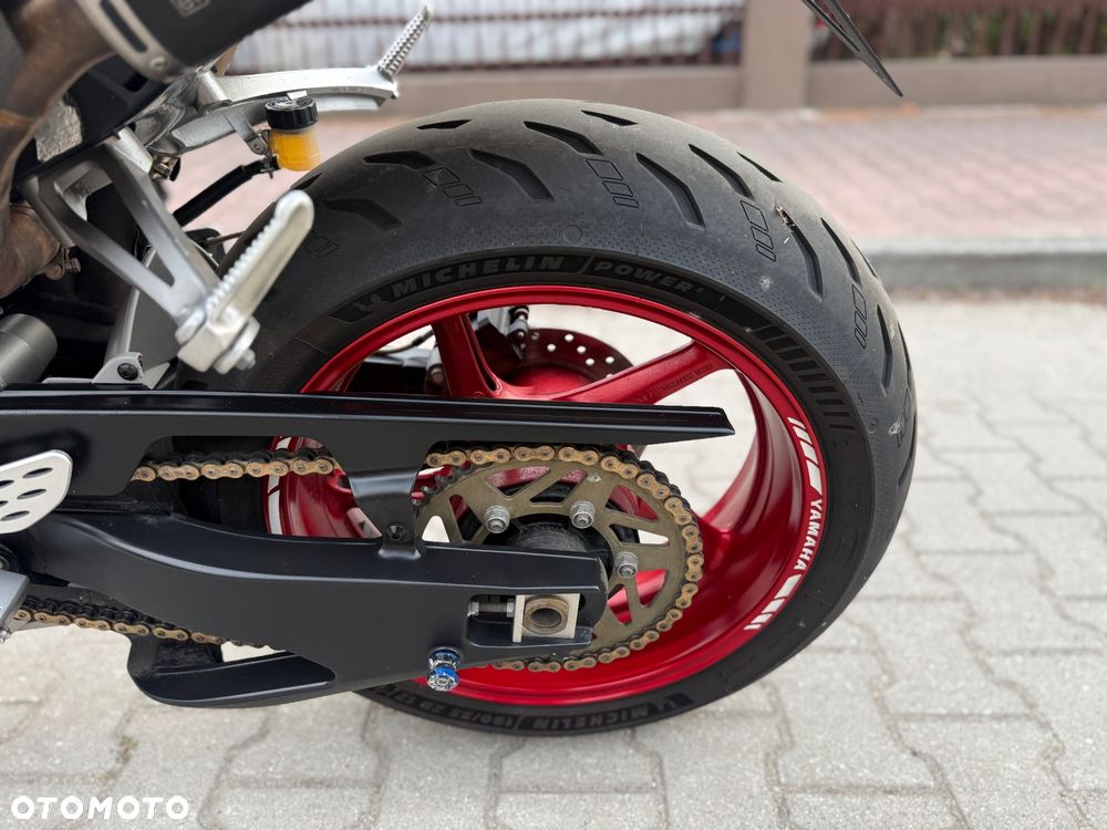 Yamaha R1 - 27