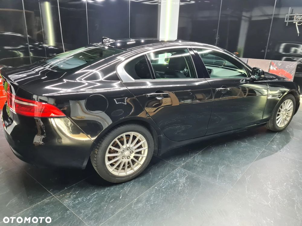 Jaguar XE 2.0 D Prestige - 31