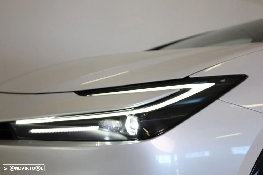 Toyota Prius 2.0 Plug-in Luxury - 15