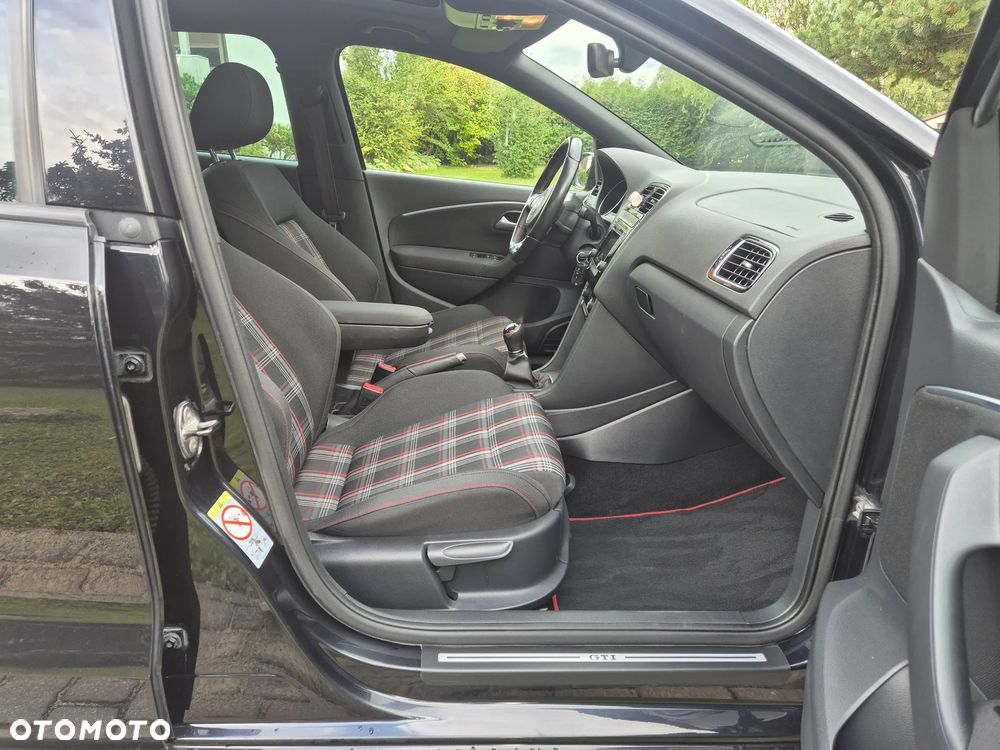 Volkswagen Polo 1.8 TSI BMT GTI - 14