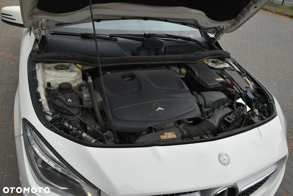 Mercedes-Benz CLA 200 7G-DCT AMG Line - 34