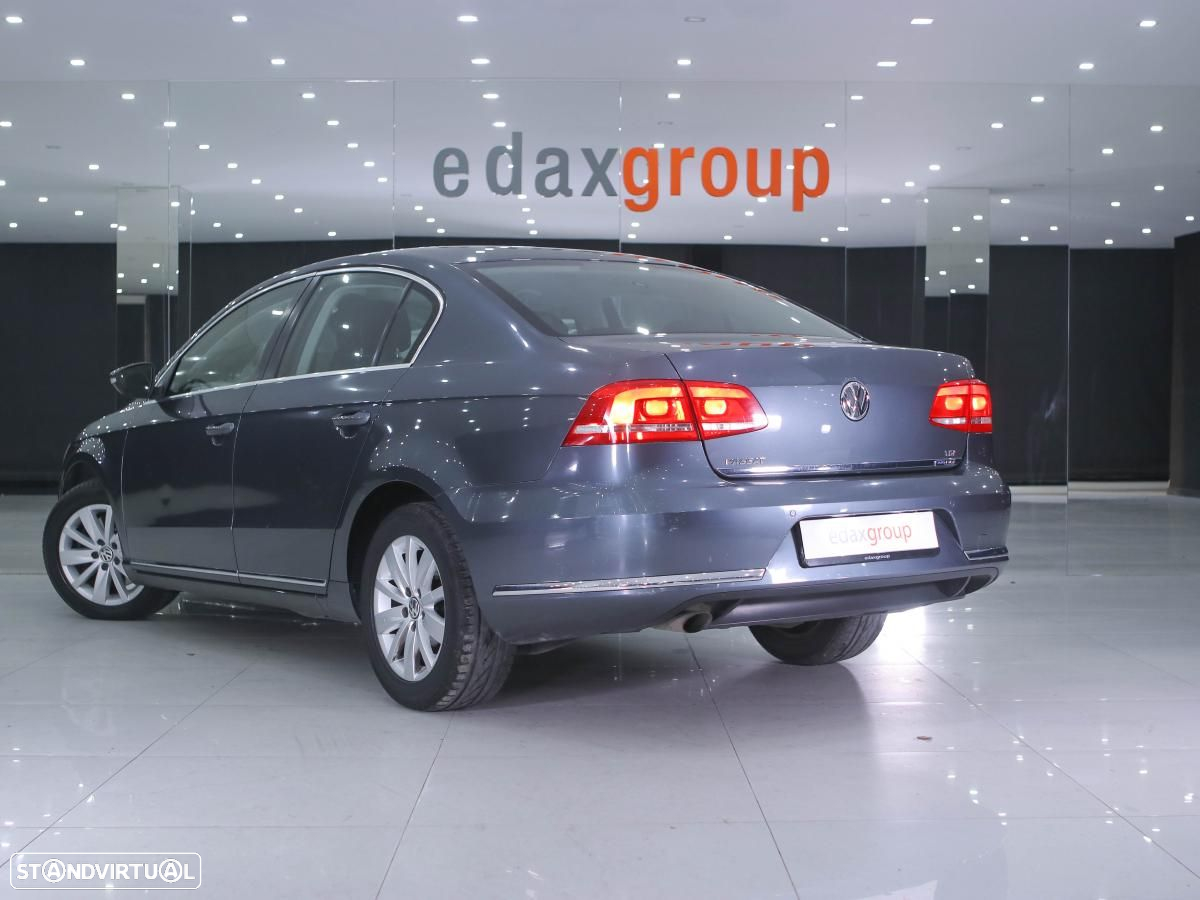 VW Passat - 4