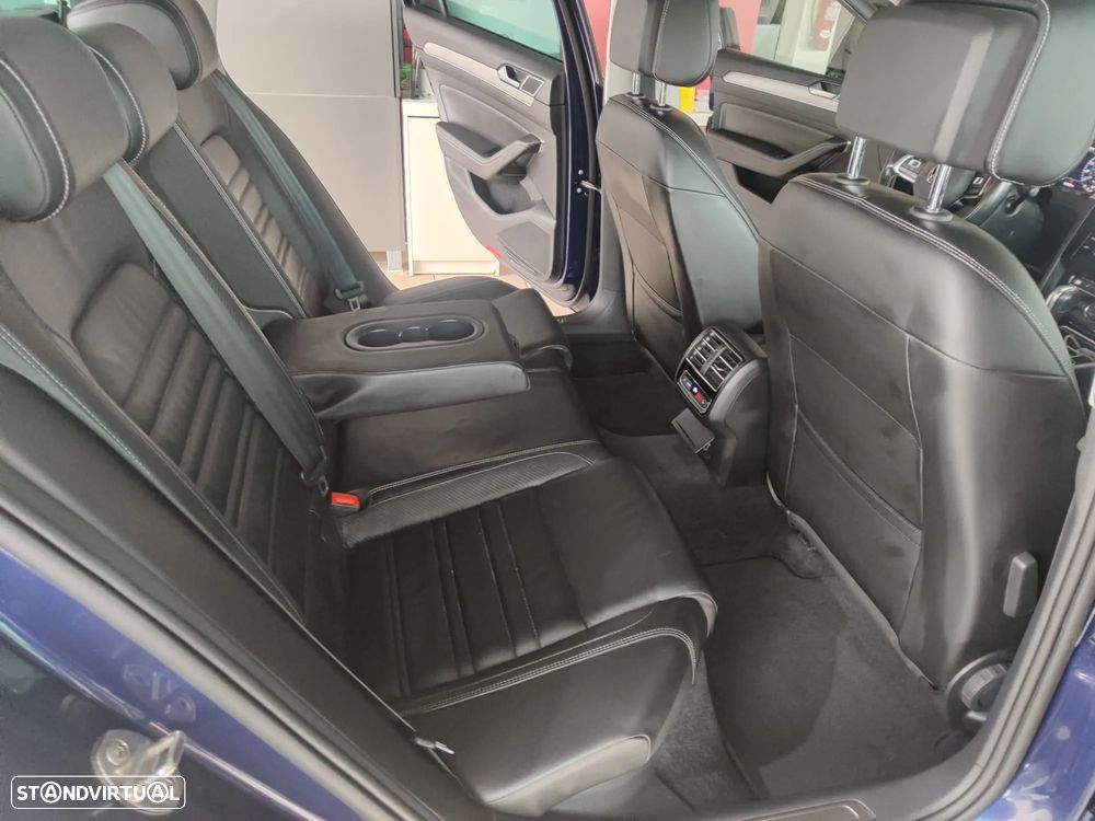 VW Passat Variant 2.0 TDi R-Line DSG - 15