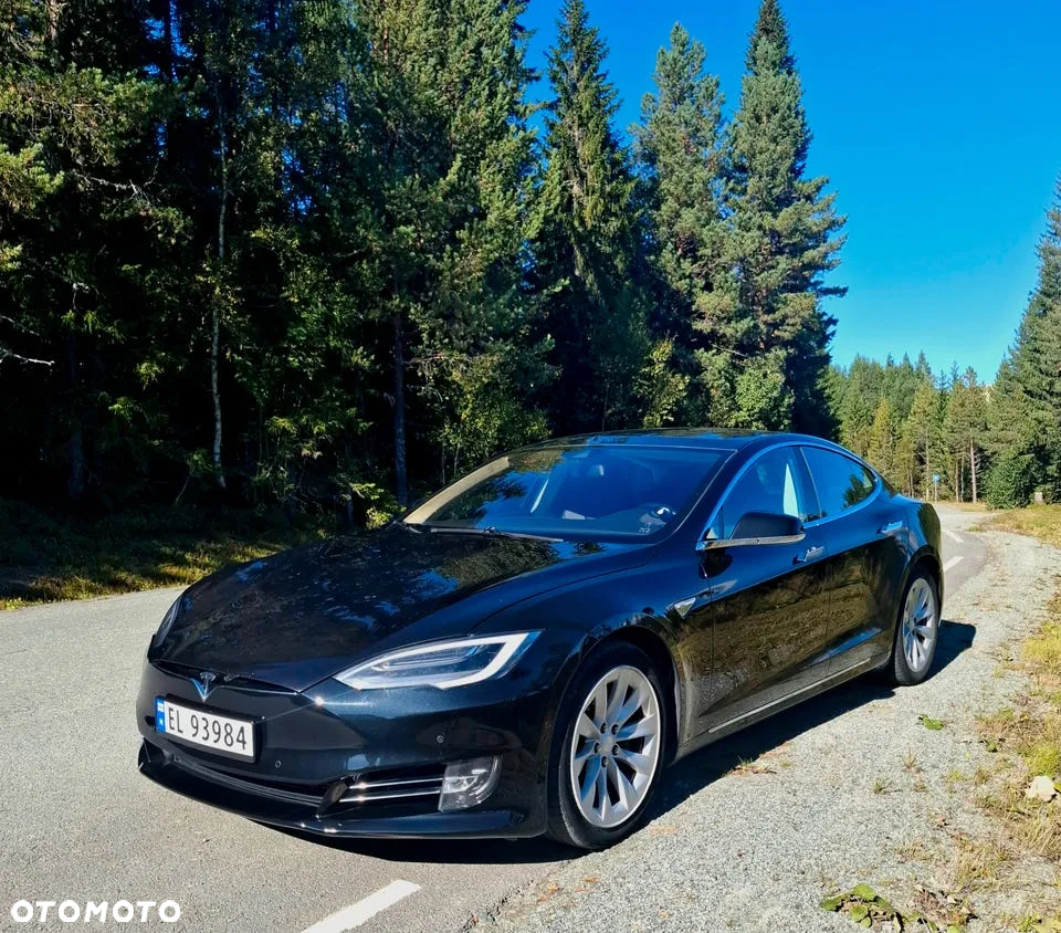 Tesla Model S - 7