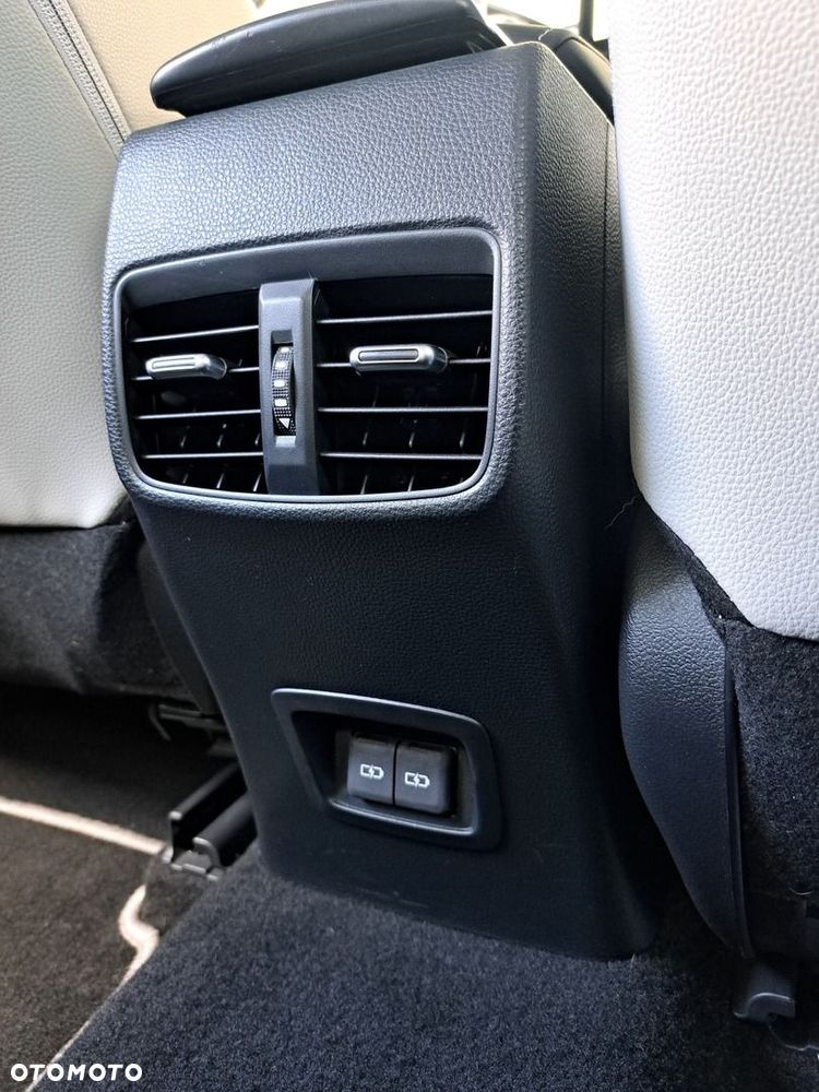 Toyota Corolla 1.8 Hybrid Executive - 26