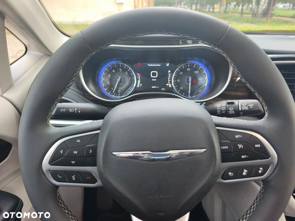 Chrysler Pacifica - 16