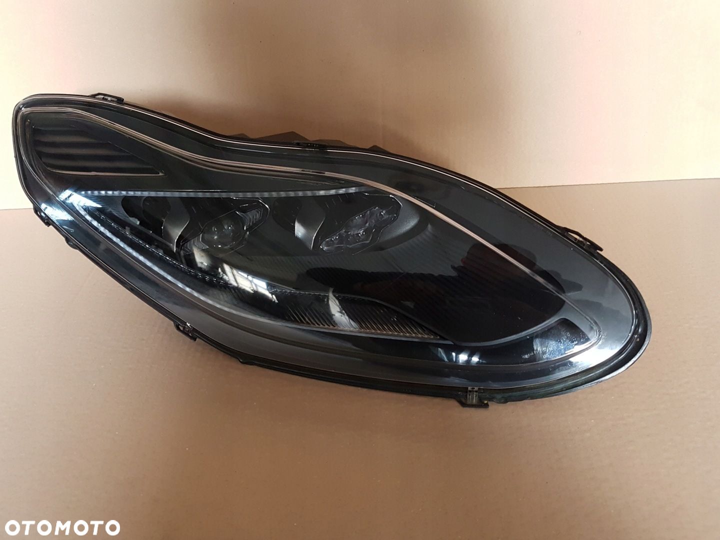 LAMPA PRAWA PRZEDNIA ASTON MARTIN DB11 CZARNA JY53-13W029-AA - 1