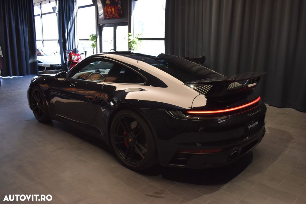 Porsche 911 Carrera 4 GTS PDK - 16