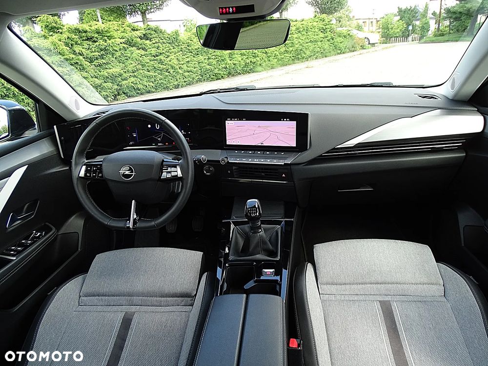 Opel Astra 1.2 Turbo GS - 29