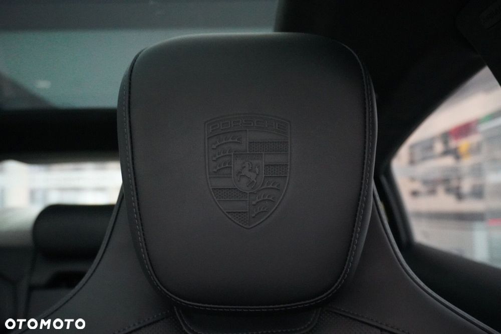 Porsche Taycan Turbo S - 25