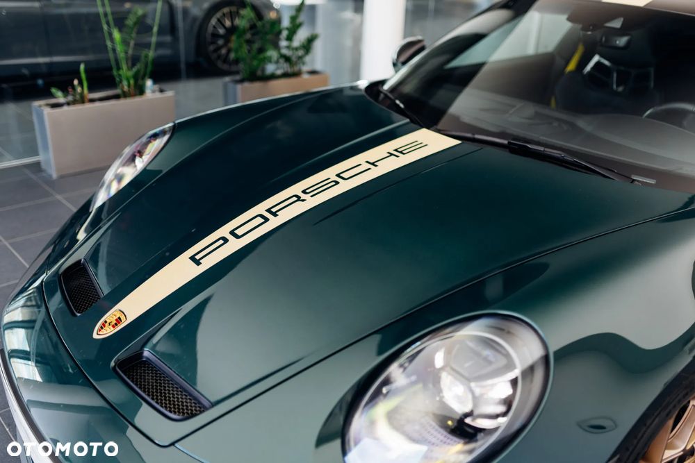 Porsche 911 GT3 Touring PDK - 31