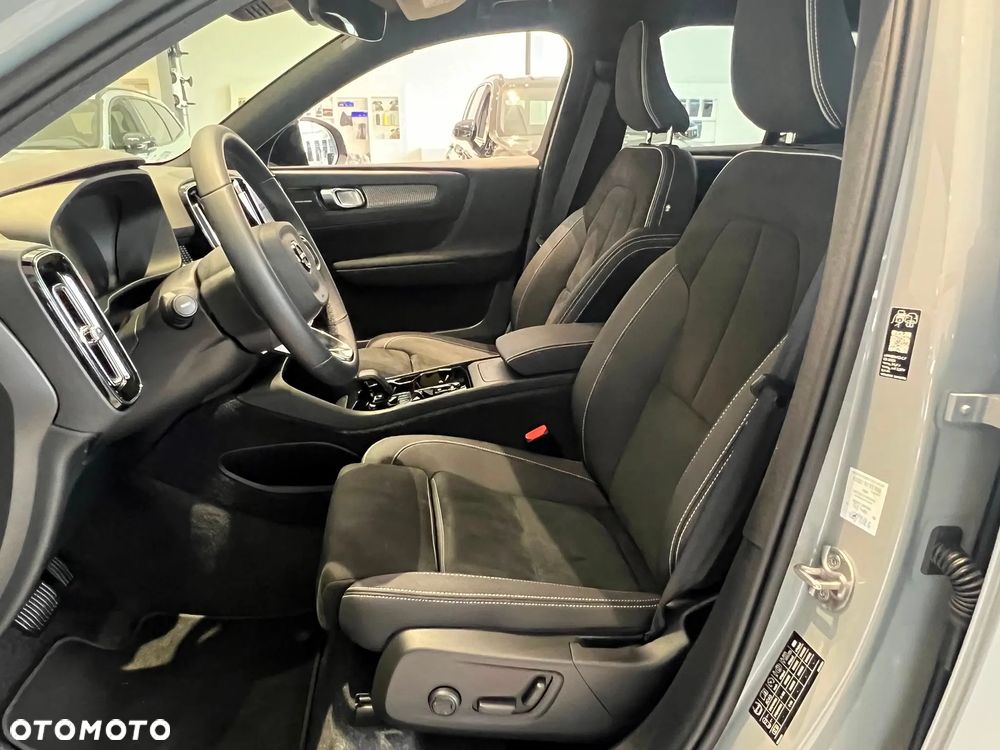 Volvo XC 40 B4 AWD Plus Dark - 19