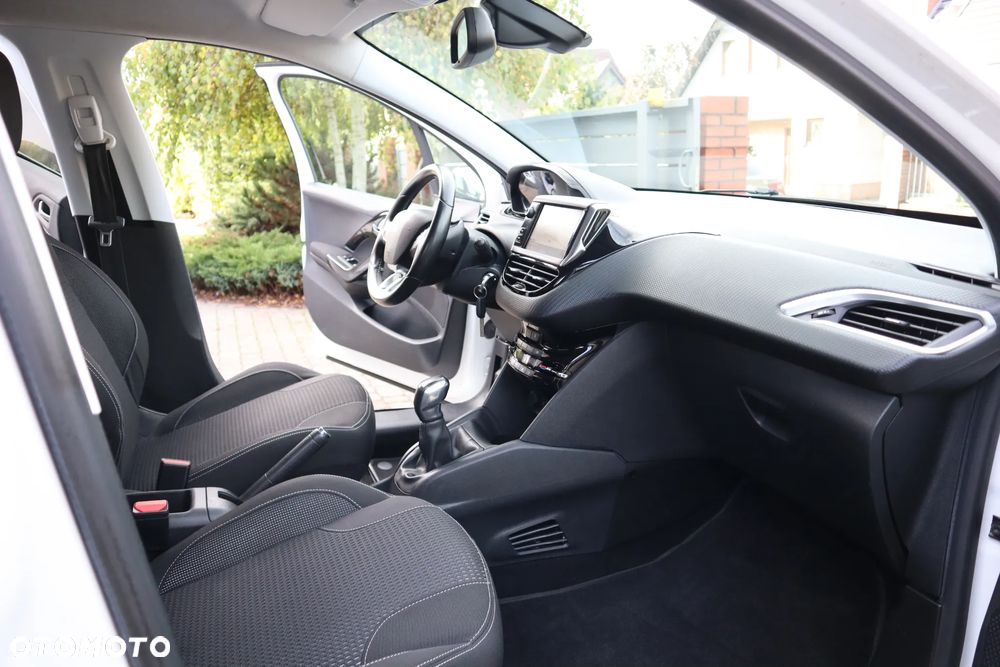 Peugeot 208 1.2 PureTech Allure S&S - 11