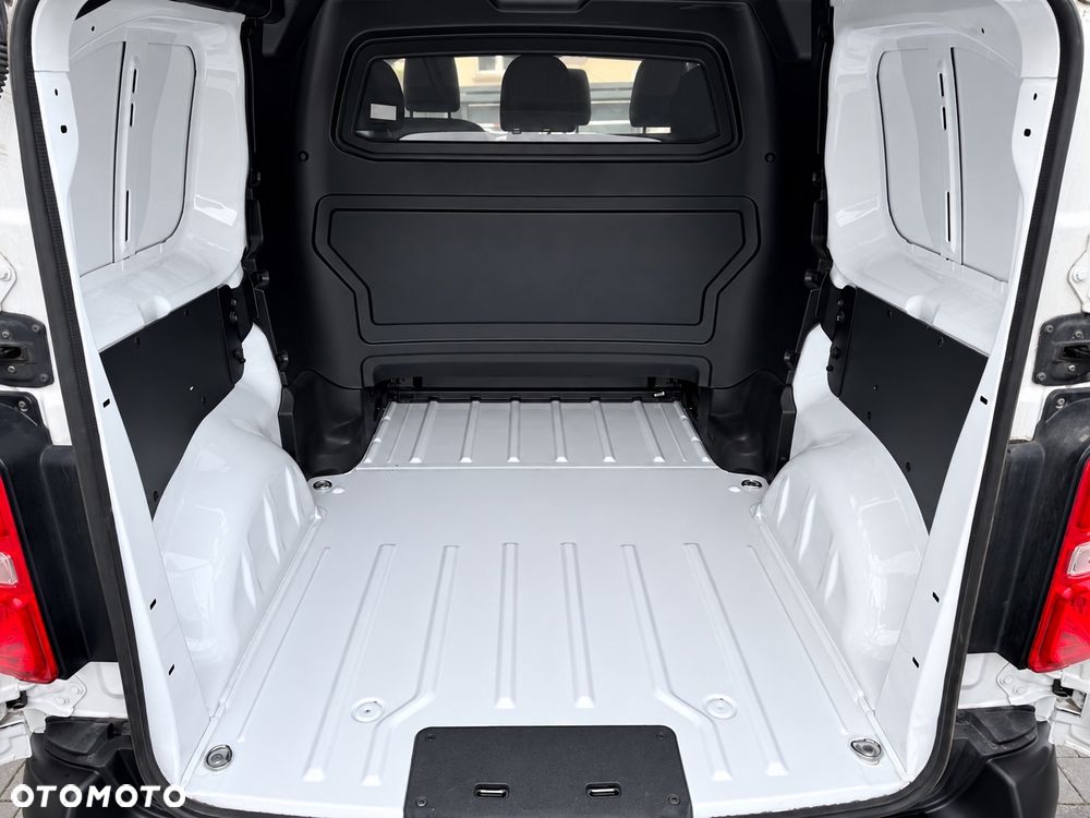 Peugeot Expert Jumpy Scudo Proace Brygadówka 6 osób - 40