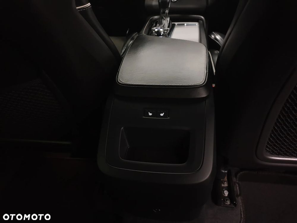 Volvo XC 90 D5 AWD R-Design - 26